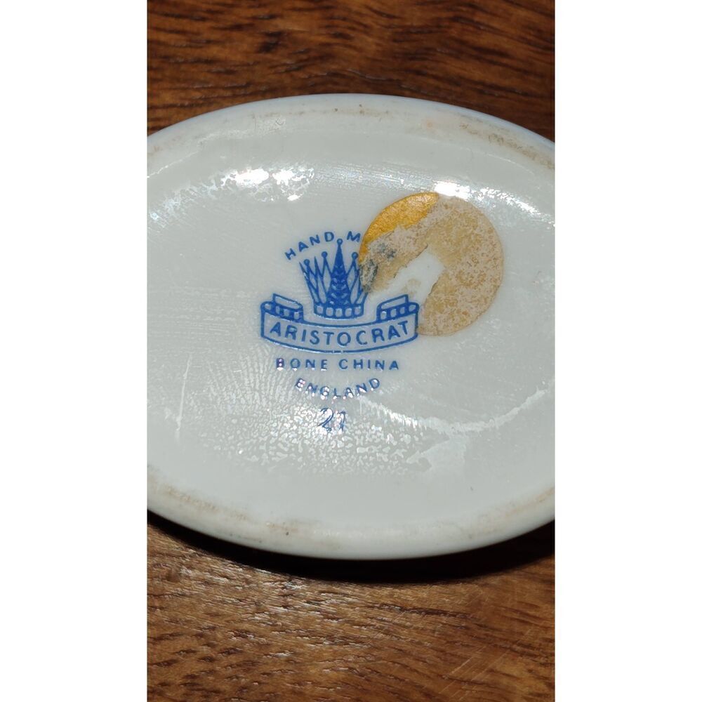 Vintage Aristocrat Bone China oval trinket box of fine bone china floral pattern - Picture 8 of 9